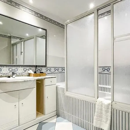 ゲストハウス Sofeelings Piso 1, Baixa De *