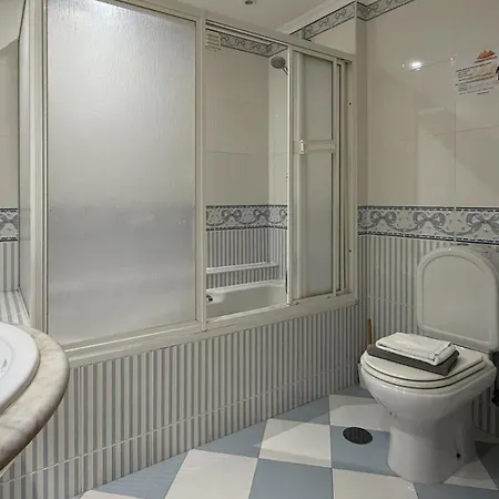 Sofeelings Piso 1, Baixa De ゲストハウス